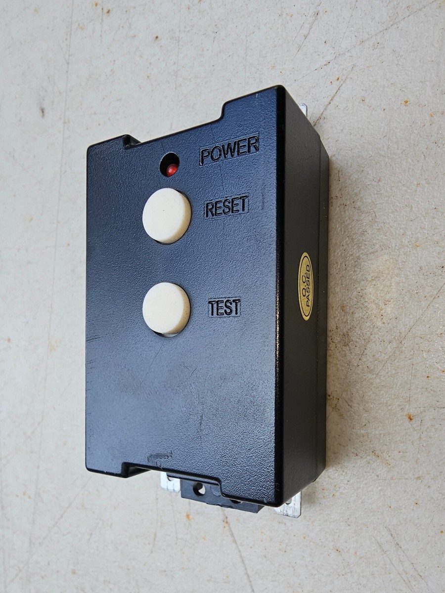 24UU83 RYOBI GARAGE DOOR OPENER PARTS: GFCI MODULE, VERY GOOD