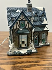 St Nicholas Square Village Collection Christmas ”Elm Street House” 2000 Retired