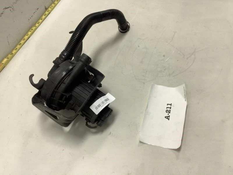 2006 VOLKSWAGEN TOUAREG 4.2L AIR SMOG PUMP W/ CONNECTION HOSE Fits 00-09 GOLF - Image 2 of 4