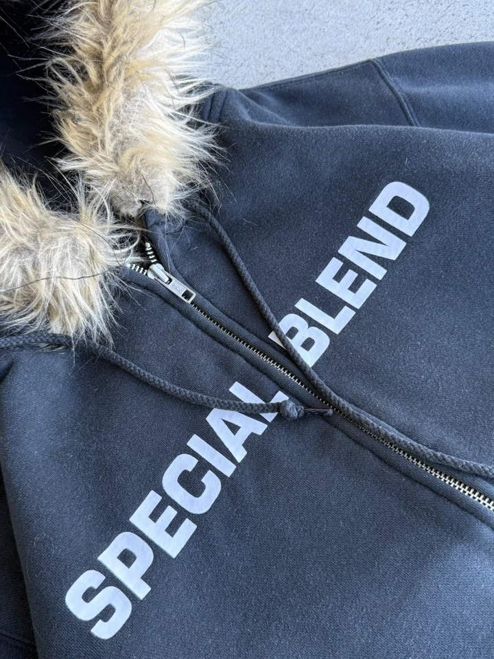 Moletom com capuz de pele Special Blend vintage anos 2000 com zíper tamanho M - Imagem 3 de 4
