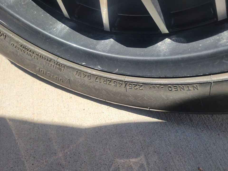 Neumáticos y ruedas de 17 pulgadas Foto 2 de 4