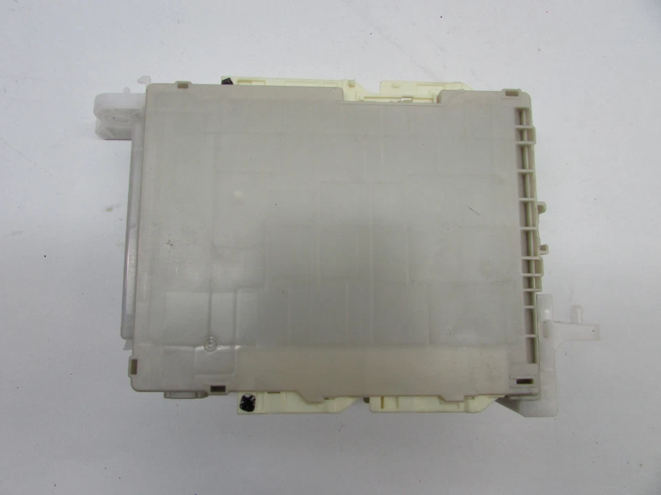 Toyota Prius C 2013 tablero caja de relé de fusibles 82730-52P60 fabricante de equipos originales 12 13 14 15 16 Foto 3 de 4