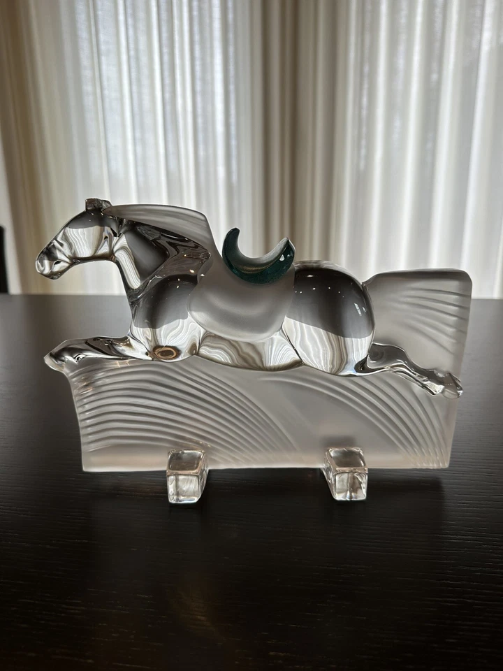 Escultura de silla de montar de caballo de carrera Ming esmerilada de cristal firmada por Daum Francia Foto 2 de 4