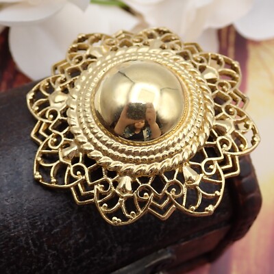 Vintage Shny Trifari Lacy Dome Center Gold Tone Pin Brooch