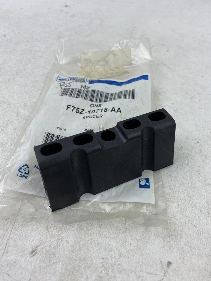 Espaciador de bloque de abrazadera de soporte de amarre de sujeción de batería original Ford F75Z-10718-AA Foto 4 de 4