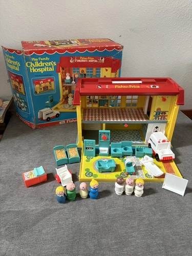 Vintage Fisher Price Little People #931 Play Family CHILDREN'S HOSPITAL Set IOB