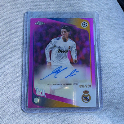 Topps Chrome UEFA Club Competitions 2024-25 Mesut Ozil CA-OZ Pink Auto /250