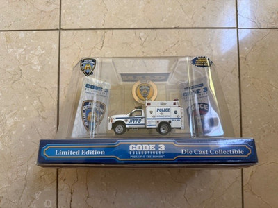 Code 3 Collectibles NYPD Emergency Services Unit ESU Ford 1/64