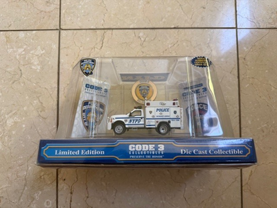 Code 3 Collectibles NYPD Emergency Services Unit ESU Ford 1/64