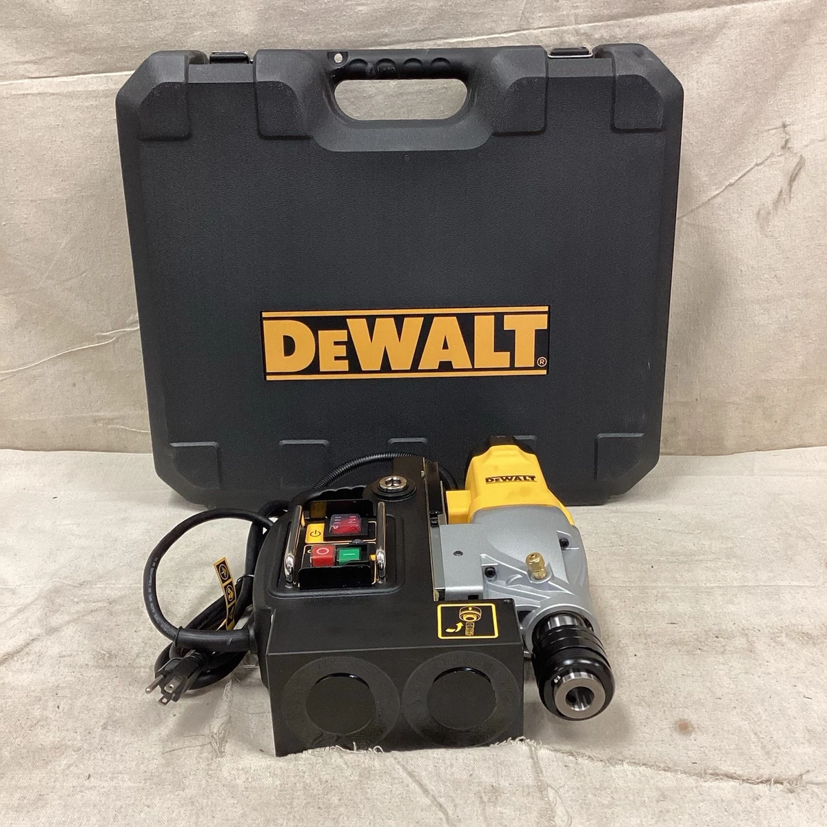 DEWALT DWE1622K Taladro Prensa 300 RPM 450 RPM Imán Eléctrico 4 3/8" Taladro Viaje