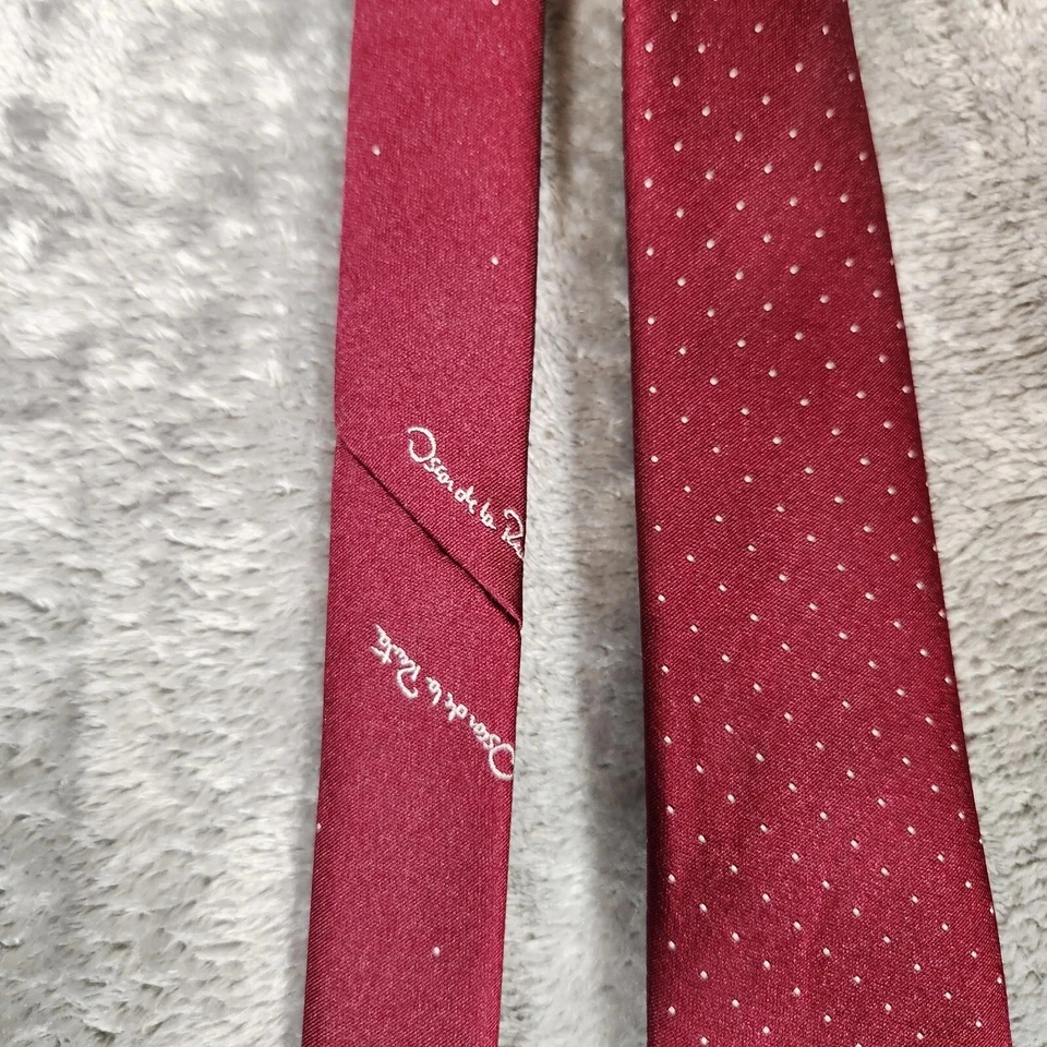 Corbata corta estrecha de colección Oscar De La Renta para hombre roja plateada estampada 56x3" Foto 3 de 4