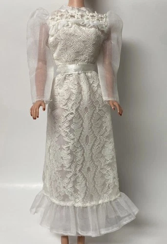 EUC Vintage Mod Barbie Best Buy #8623 Wedding Dress