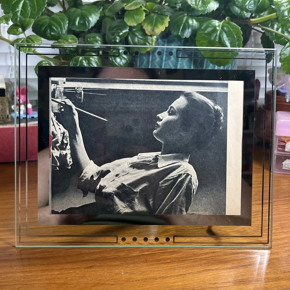 Par de marcos de fotos pintados al revés Art Deco de colección vidrio borde plateado mesa repro Foto 4 de 4