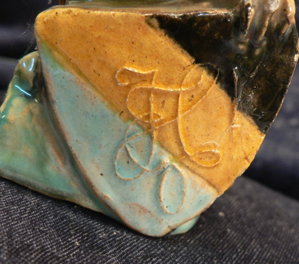 STUDENTIKA um 1920: FIGUR: EULE hält STUDENTISCHES SCHILD mit Farben und Zirkel - Bild 4 von 4