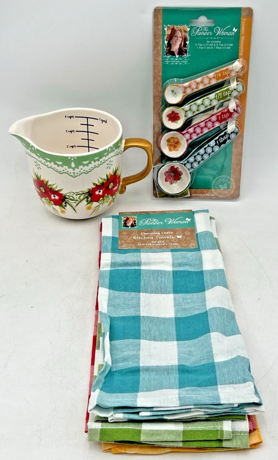 PIONEER WOMEN 4 CUP MEASURING CUP, (4) MEASURING SPOONS HAPPINESS, CHECK TOWELS