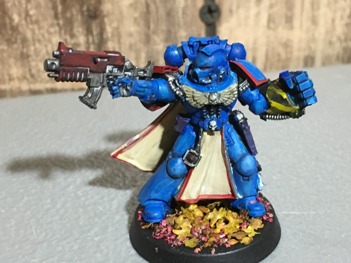A20758 WARHAMMER 40K SPACE MARINES CAPTAIN CENTOS