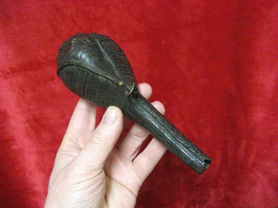 Ancienne poire à poudre. - Photo 4/4