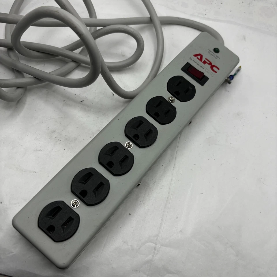 APC by Schneider Electric P6M10 APC Essential SurgeArrest Cord 6 Outlets 120VAC - Image 2 of 4