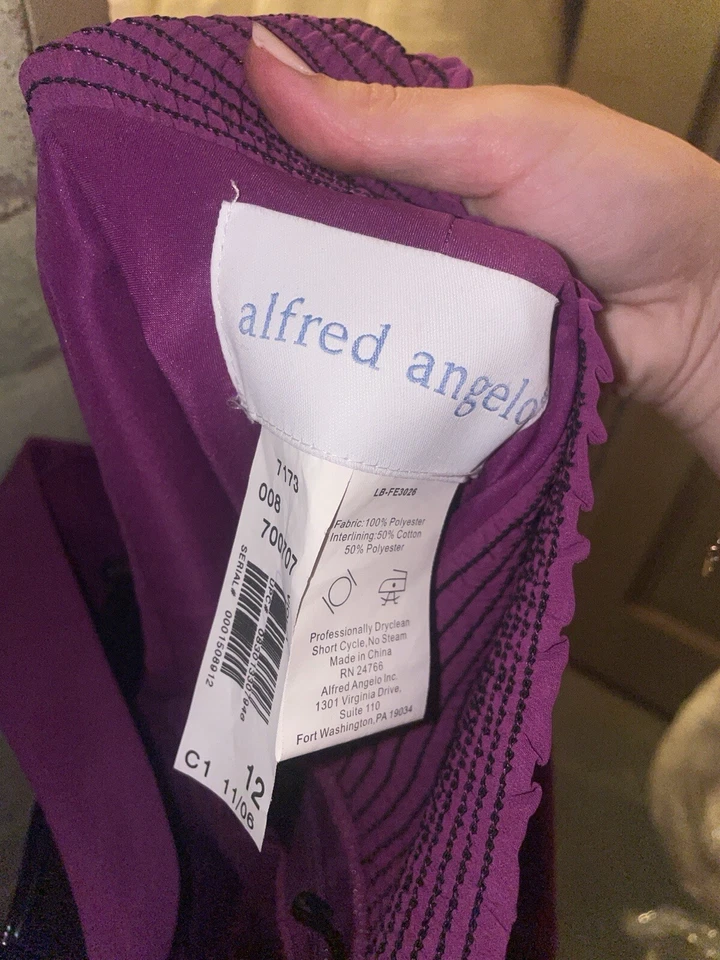 Vestido morado para mujer Alfred Angelo #131 talla 4 usado buen estado Foto 3 de 3
