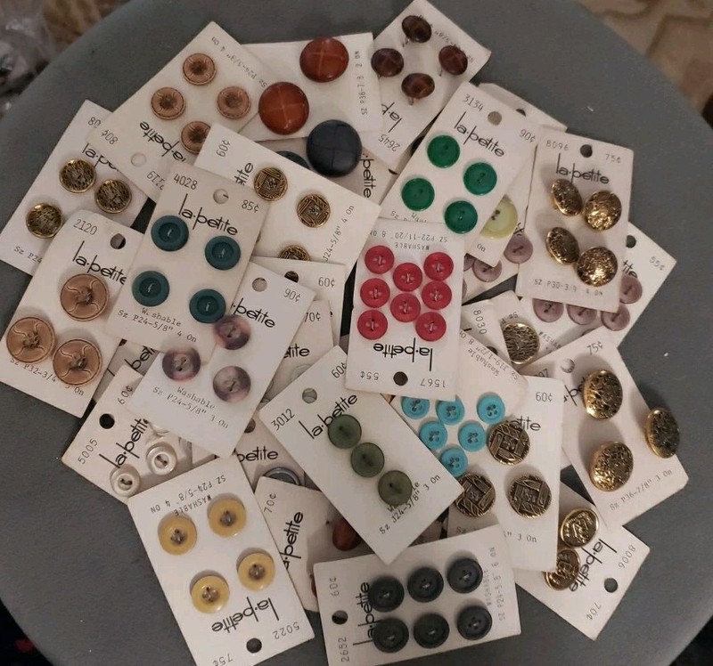 Lot Of Vintage La Petite Buttons 33 Cards
