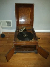 Antique Victrola record player with Horn