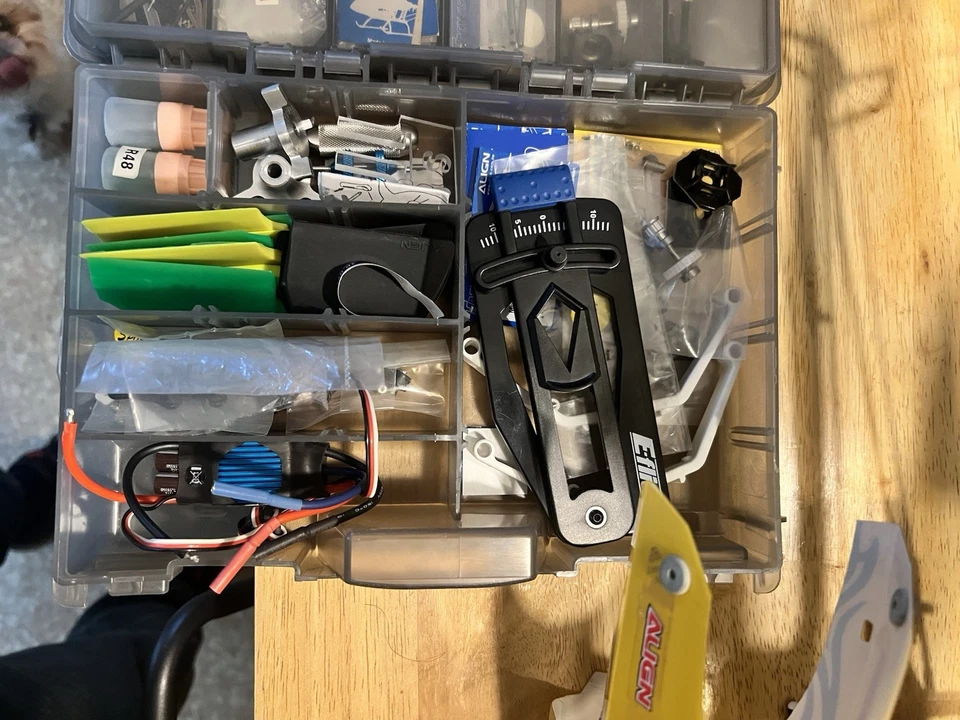 Align Trex 450, Eflite 400, 2x Spektrum DX6i, 1x DX6, Castle Creations, Parts - Image 3 of 4