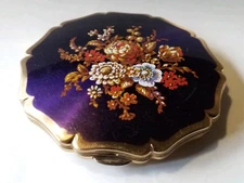 Vintage Stratton Powder Compact Floral Enamel Design Scalloped Edges Mirrored 