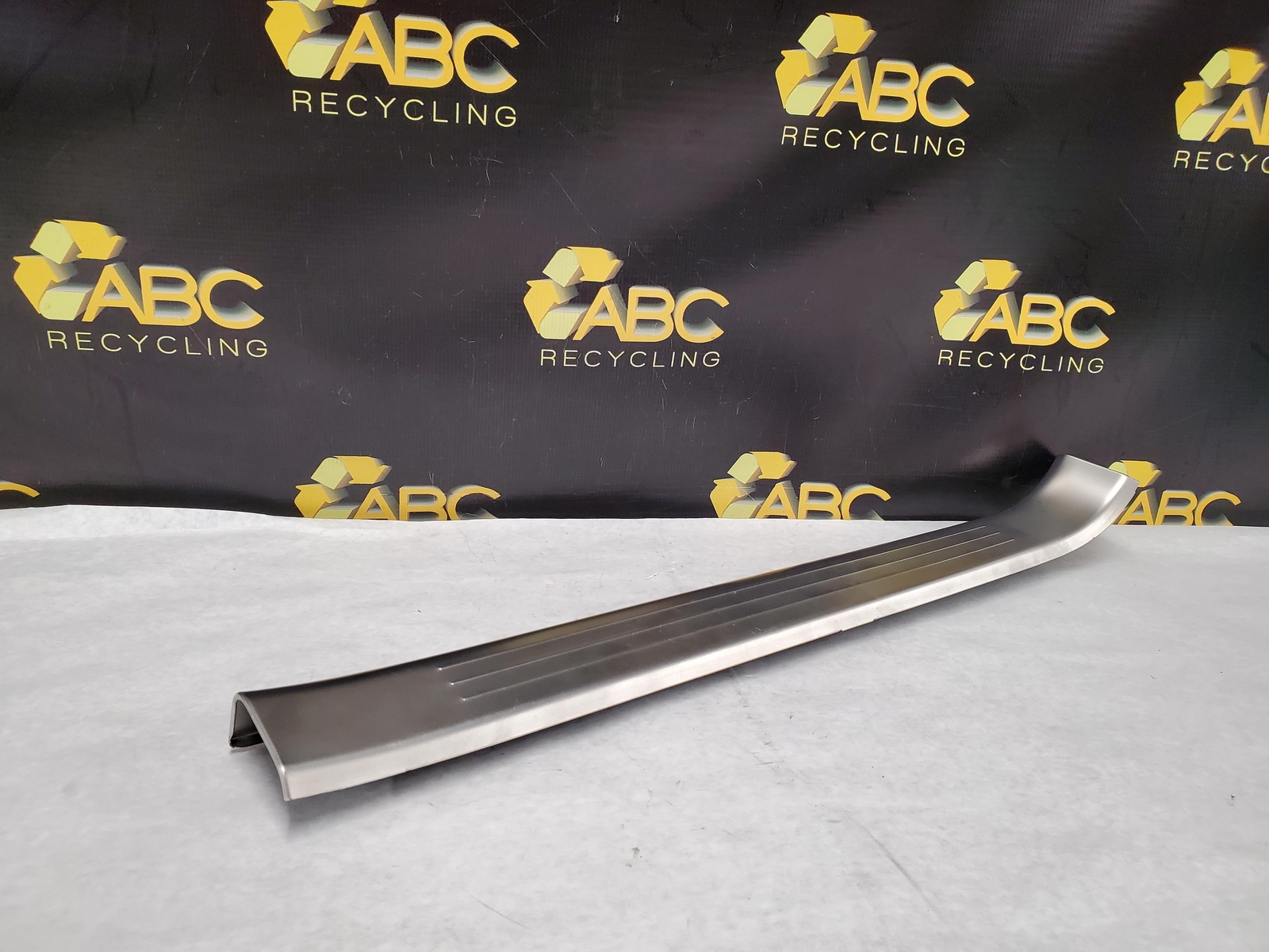 2007 Bentley Flying Spur Front Passenger Sill Plate (3W4.863.382 P) OEM