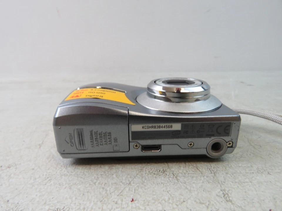 Kodak EasyShare C813 Compact Digital Camera, 8.2MP, Silver, 3x Optical Zoom - Image 3 of 4