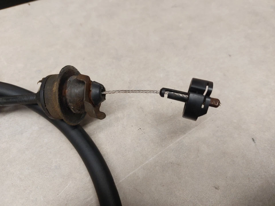 1989 Chrysler TC by Maserati gas throttle accelerator cable 89 90 91 4300844 - Image 2 of 4