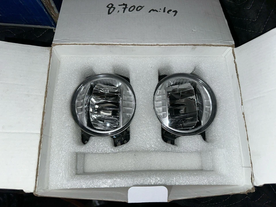 Conjunto de faróis de neblina de LED fabricante de equipamento original Jeep JL 23 - Imagem 2 de 2