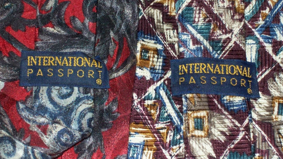 Lote de 2 corbatas International Passport para hombre multicolores 100 % seda italiana Foto 3 de 3