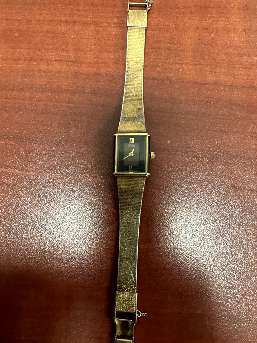 Ladies Vintage Seiko Black Face Roman Numerals New Battery Gold
