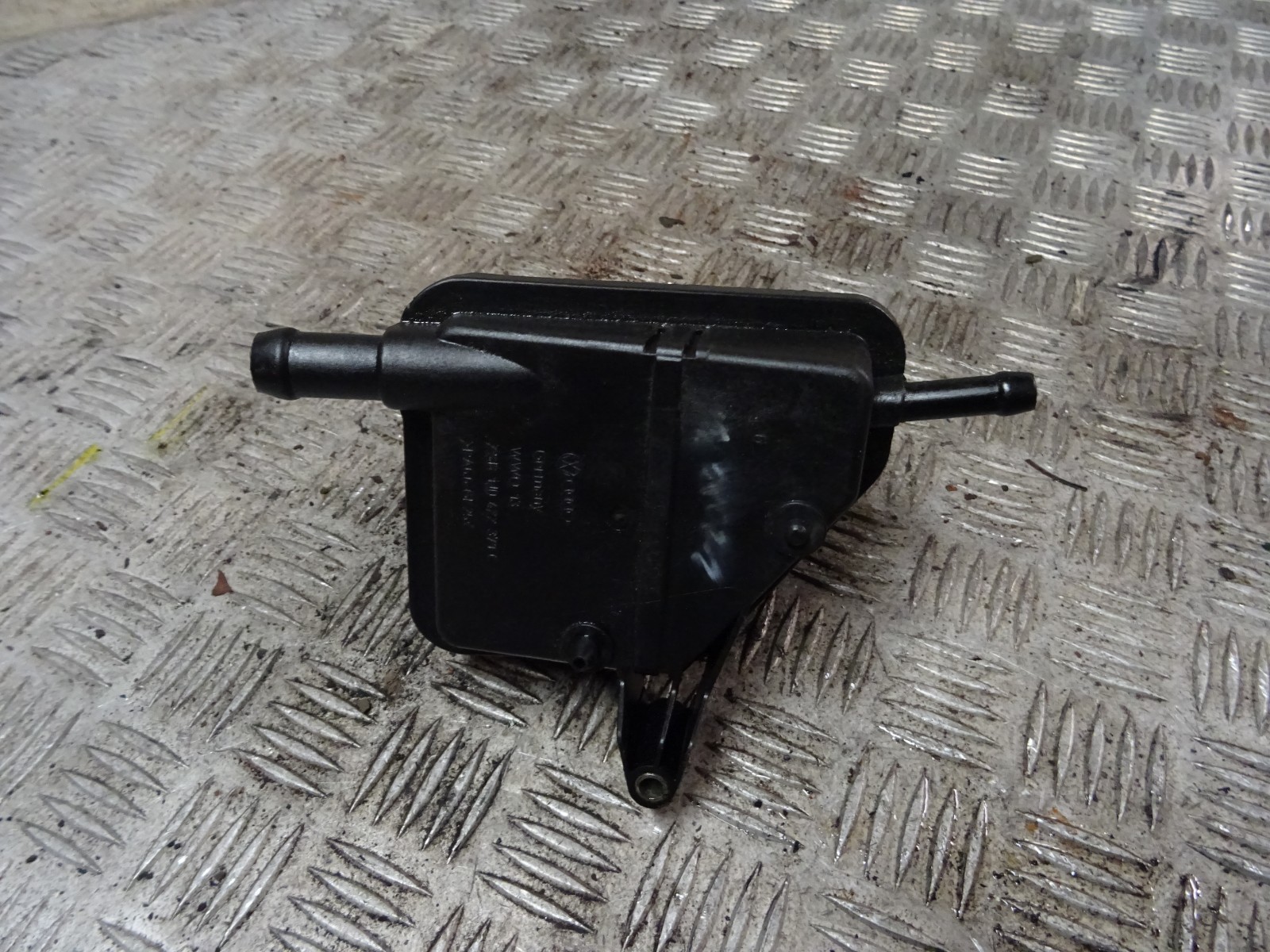 Volkswagen Bora/Golf MK4 Power Steering Fluid Bottle 1J0422371C for