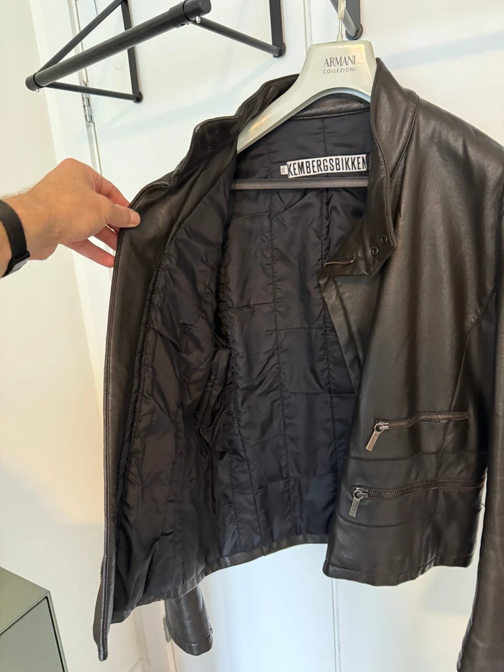 Dirk Bikkembergs 多背拉链素食皮革轰炸机夹克 — 第 2/4 张图片