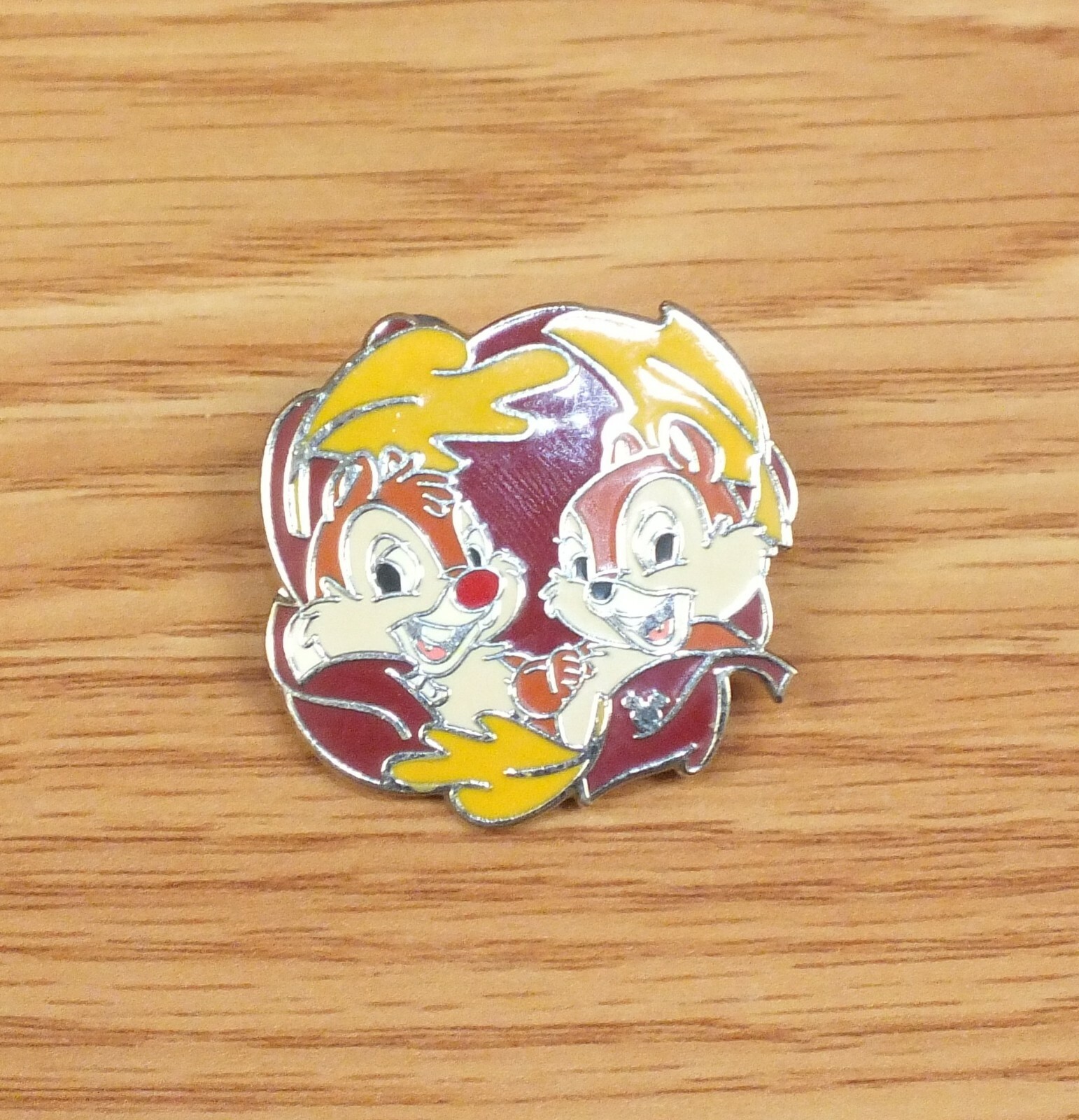 Genuine Disney Hidden Mickey 2007 Series 2 - Chip & Dale - Fall Pin **READ**