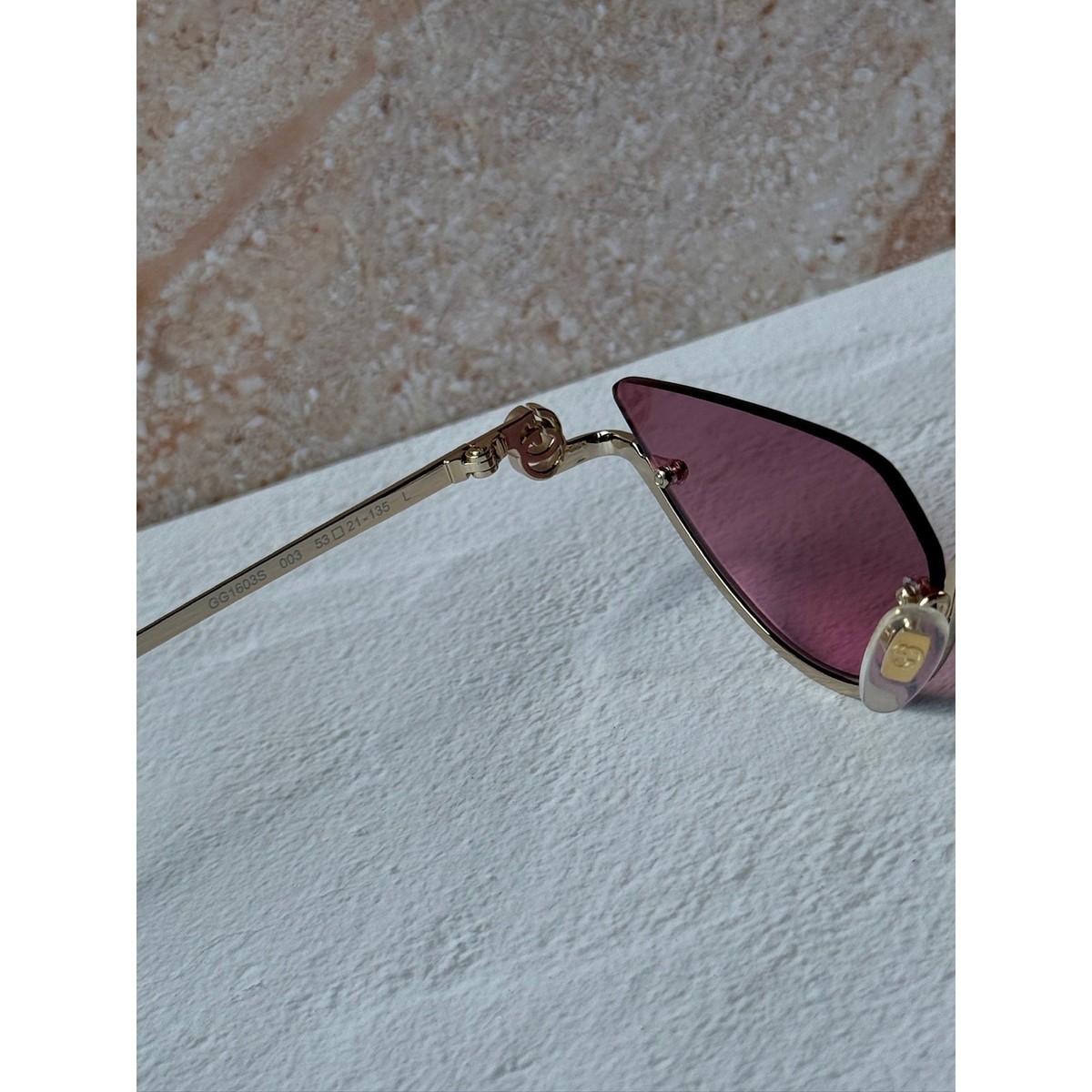 Gucci GG1603S 003 Sunglasses Gold Cat Eye Frame, Mirrored Violet Lenses NEW Gucci GG1603S Gold Cat Eye Pink Mirror Sunglasses $650  main image 2