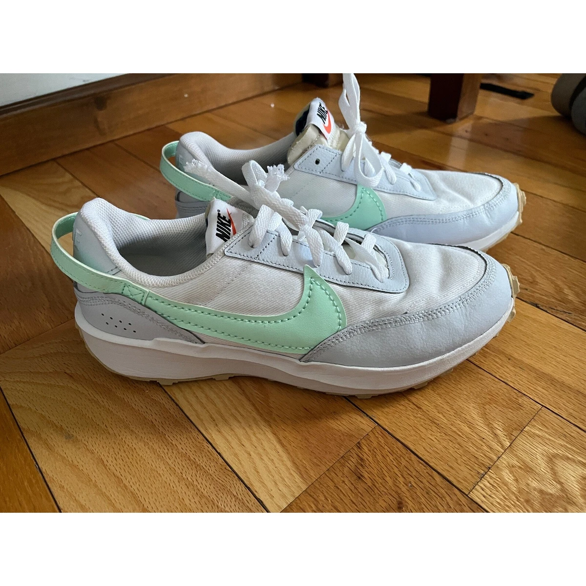 Nike Waffle Debut Men\'s size 10 Casual Shoes Sneaker White/Mint Deals on Men main image 3