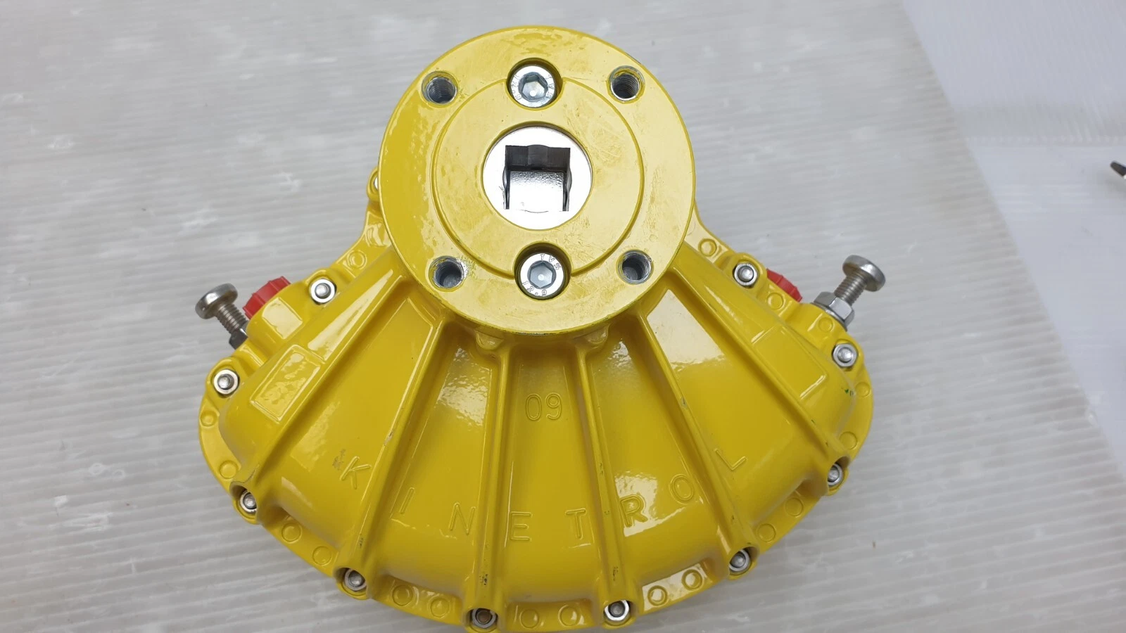 Kinetrol Model 09 actuator from above, KINETROL and 09 cast in the case