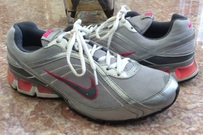 Nike Air Max Refresh 3 + Women s Gray Pink Running Shoes Sz 9.5 #343850-002 EUC