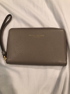 marc jacobs zip around wallet