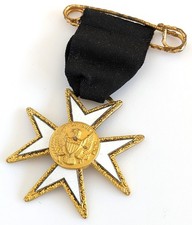 Vintage Masonic Knights Templar Maltese Cross Gold Tone White Enamel Medal Pin