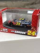 Winner's Circle Jeff Gordon Stock Car 24 NASCAR DuPont Die-Cast Car 2007