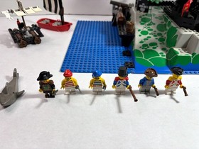 LEGO Pirates I: Rock Island Refuge 6273 (1991) Vintage. LOT D . See description