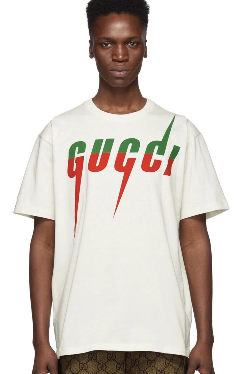 It’s all Gucci & Chanel T-SHIRT