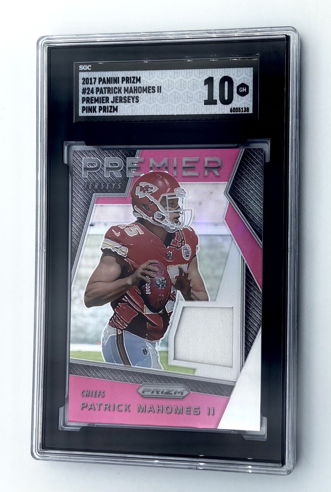 2017 Panini Prizm Patrick Mahomes #24 Premier Jersey Pink Prizm Rookie SGC 10