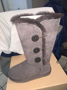 triple bailey button uggs