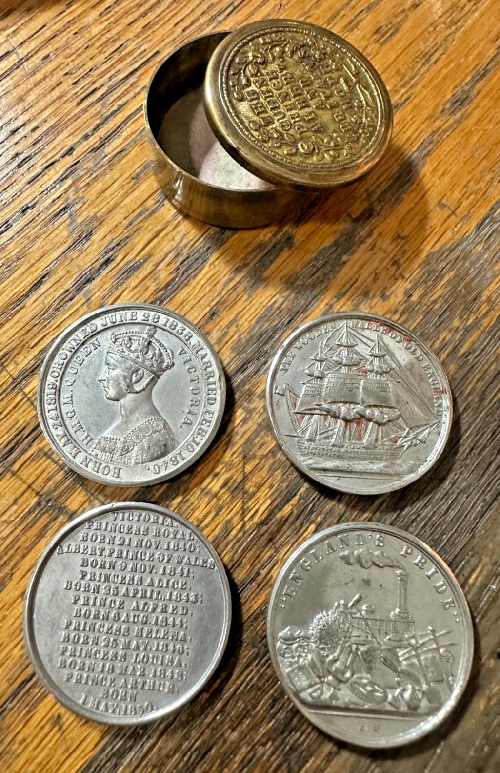Queen Victoria & Prince Albert Coin Box With 4 Tokens Very Rare And Desirable.