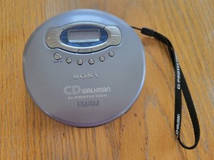 Sony CD Walkman D-FJ61 Portable CD Player FM/AM Radio Tested Works READ