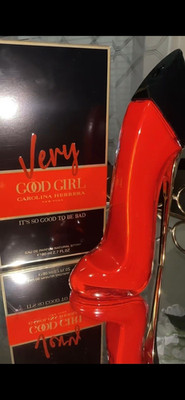 Carolina Herrera Very Good Girl Eau de Parfum Spray, Regular Size 2.7 fl oz